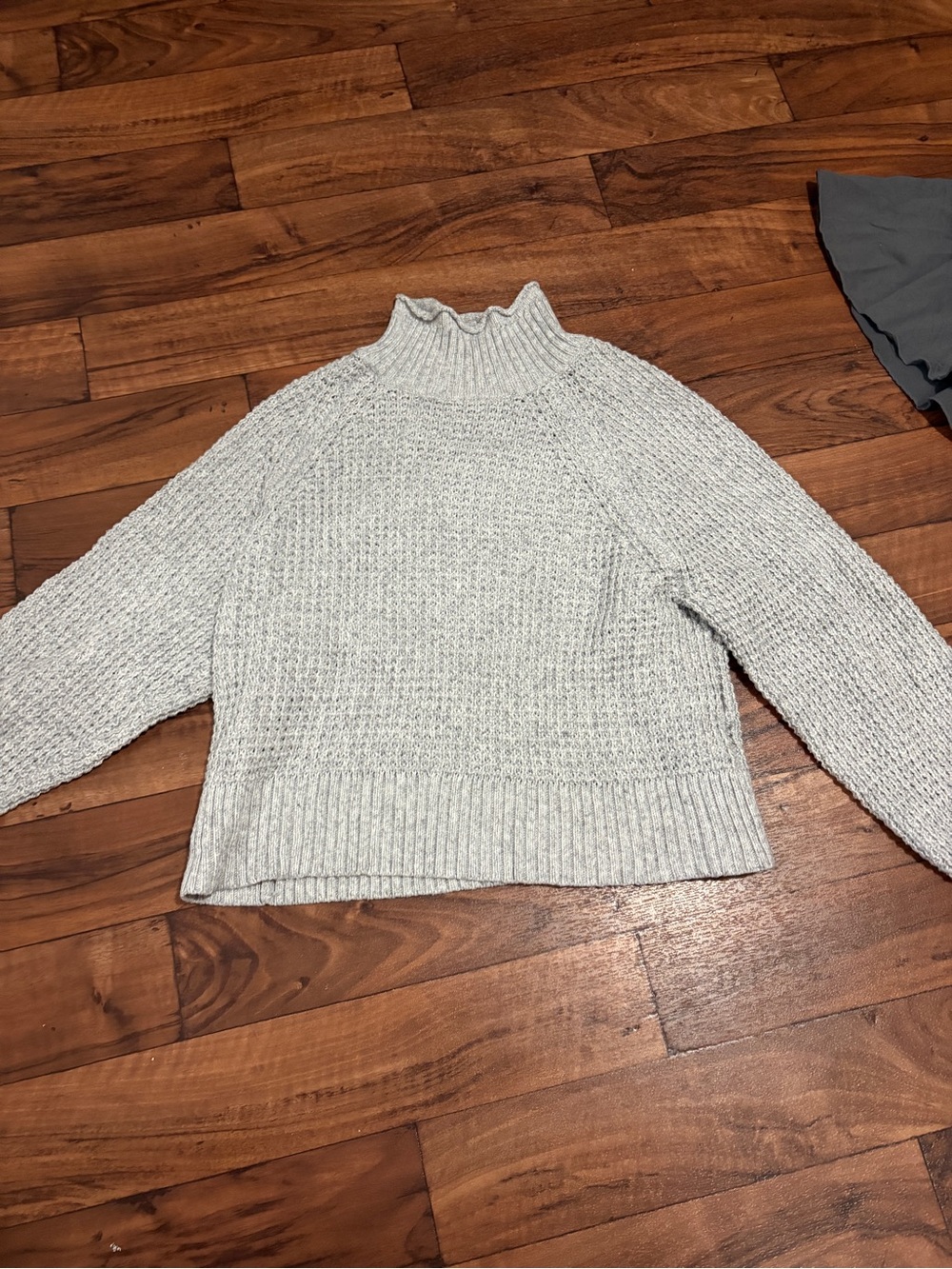 American Eagle Outfitters Light Gray Turtleneck Sweater
